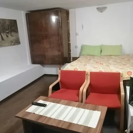 Moss's Cave Apartment